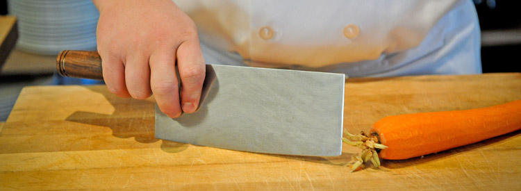 How to Hold a Chinese Vegetable Cleaver (Chef's Knife)